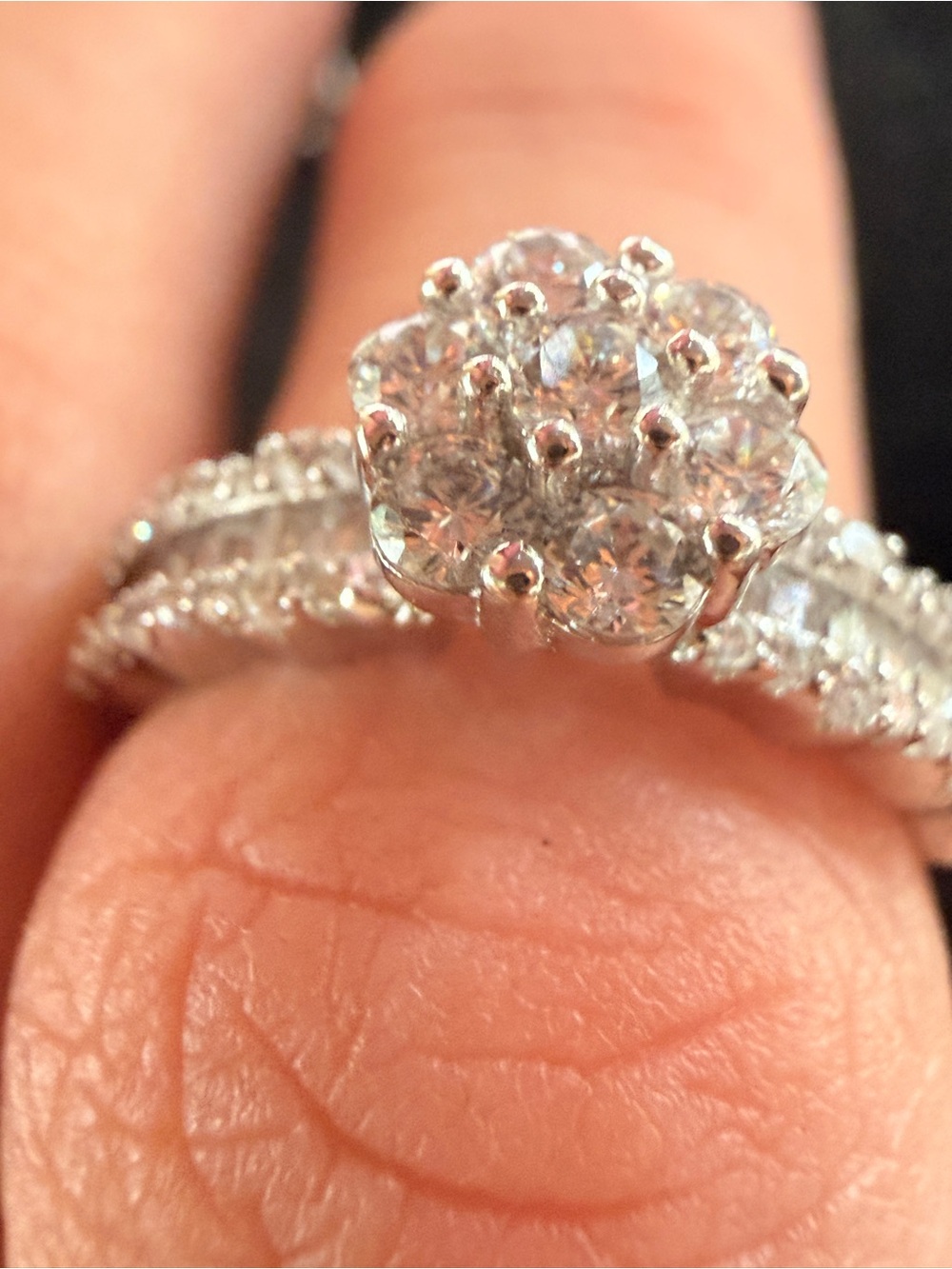 925 Silver Floral Crystal
Cluster Ring - White Sz7 - Picture 4 of 17